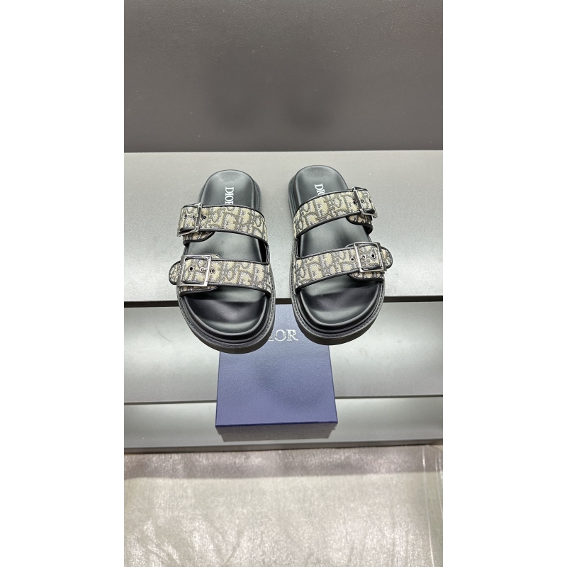 ch**an D*or slippers